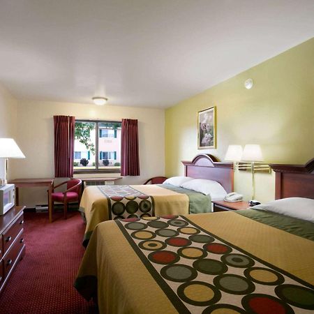Hotel Super 8 By Wyndham Eau Claire Wi Exterior foto