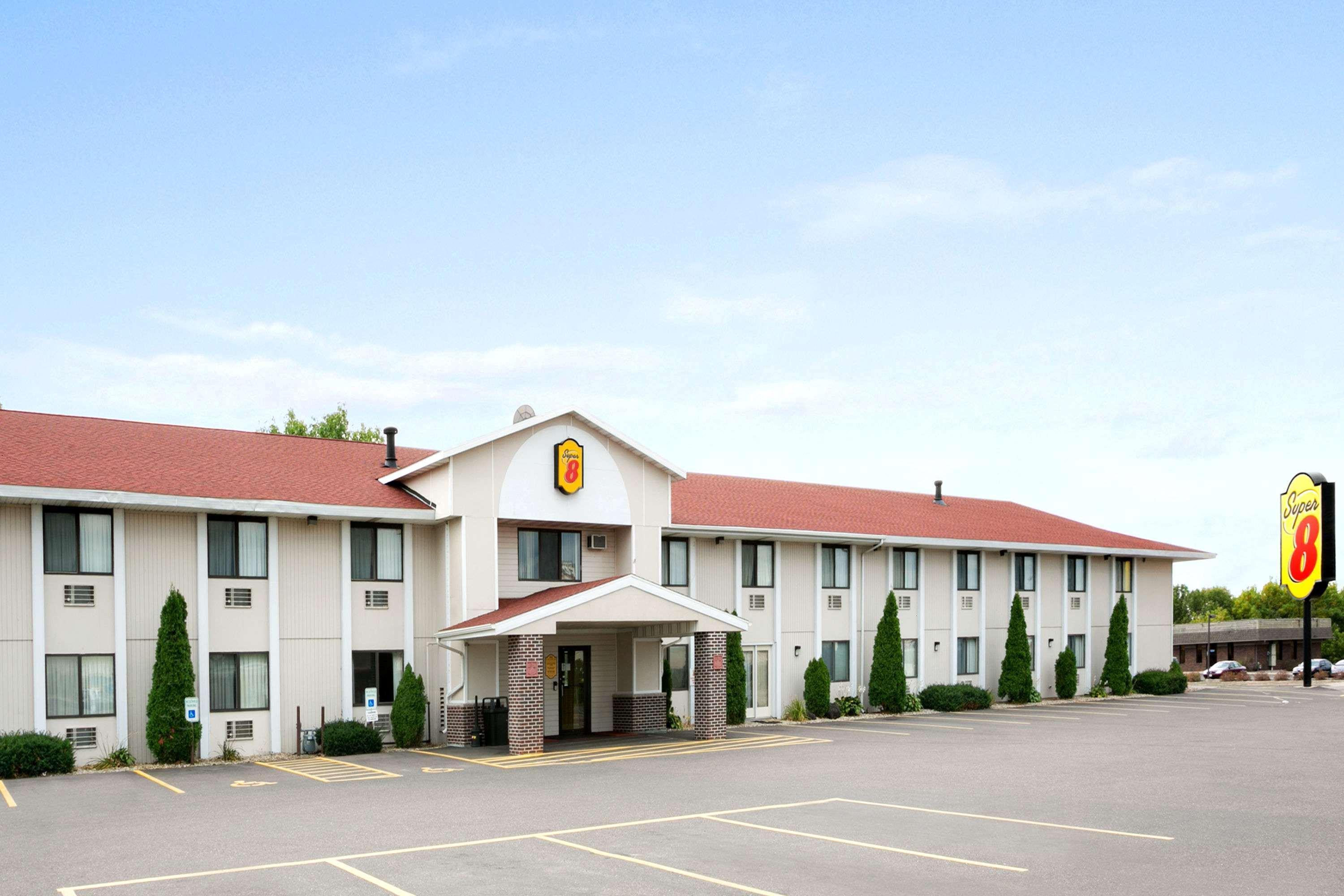 Hotel Super 8 By Wyndham Eau Claire Wi Exterior foto