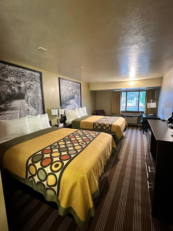 Hotel Super 8 By Wyndham Eau Claire Wi Exterior foto