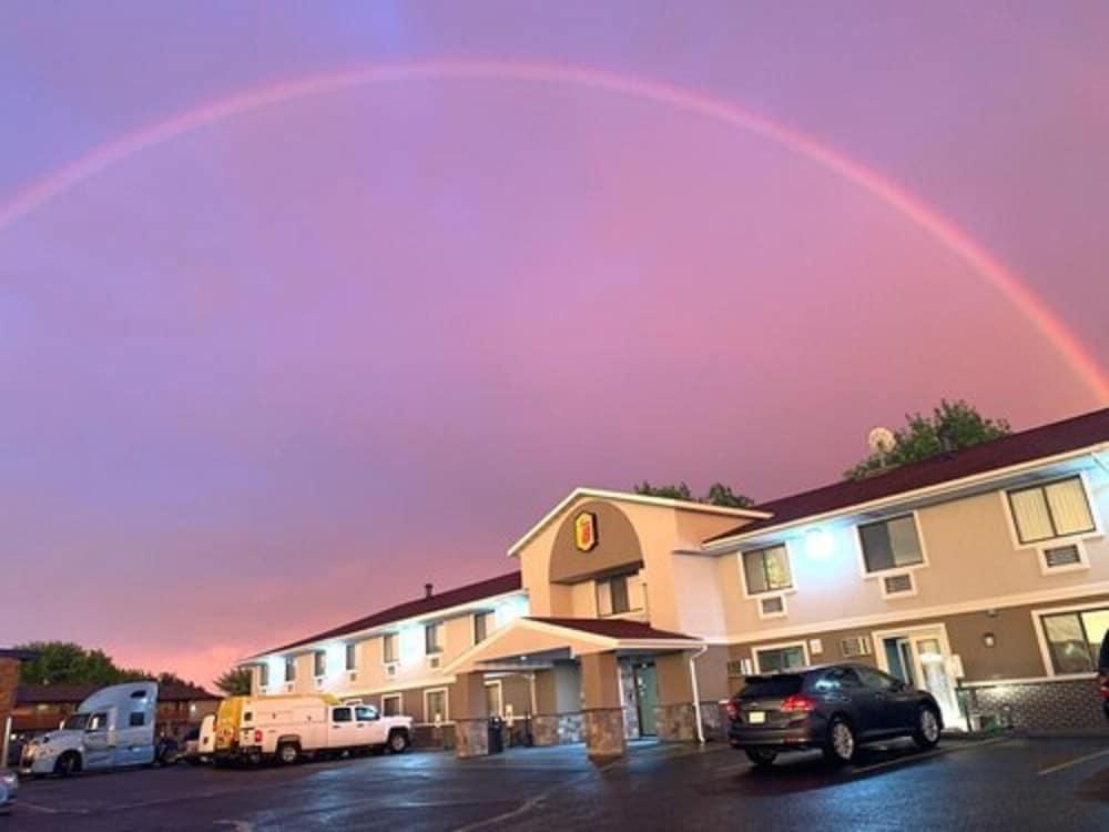 Hotel Super 8 By Wyndham Eau Claire Wi Exterior foto