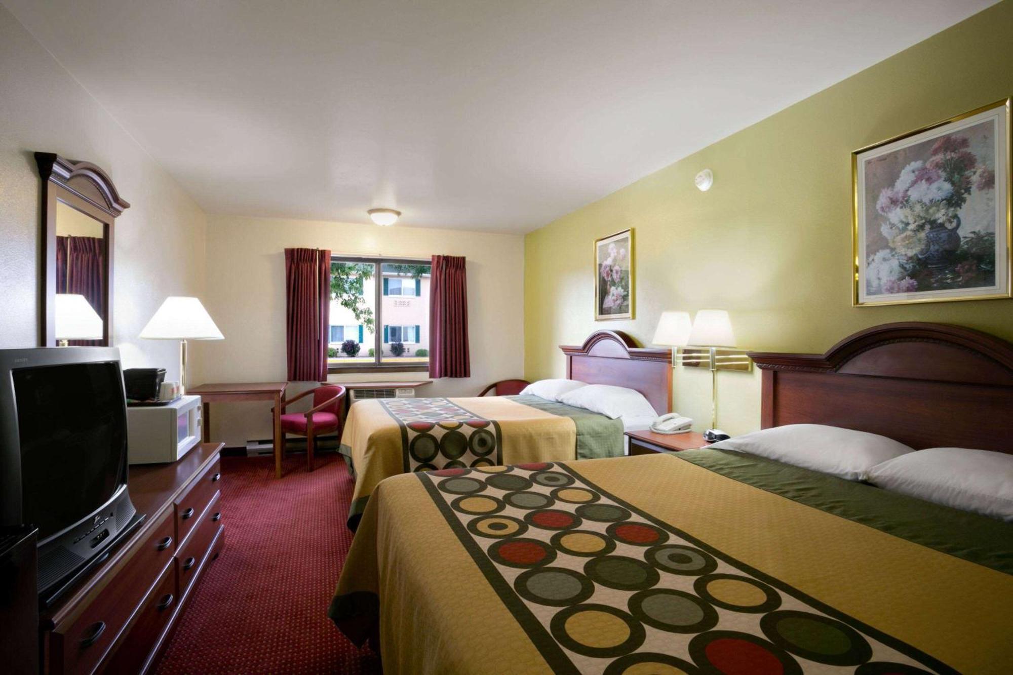 Hotel Super 8 By Wyndham Eau Claire Wi Exterior foto