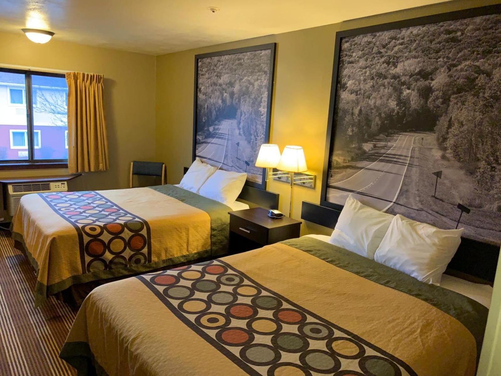 Hotel Super 8 By Wyndham Eau Claire Wi Exterior foto