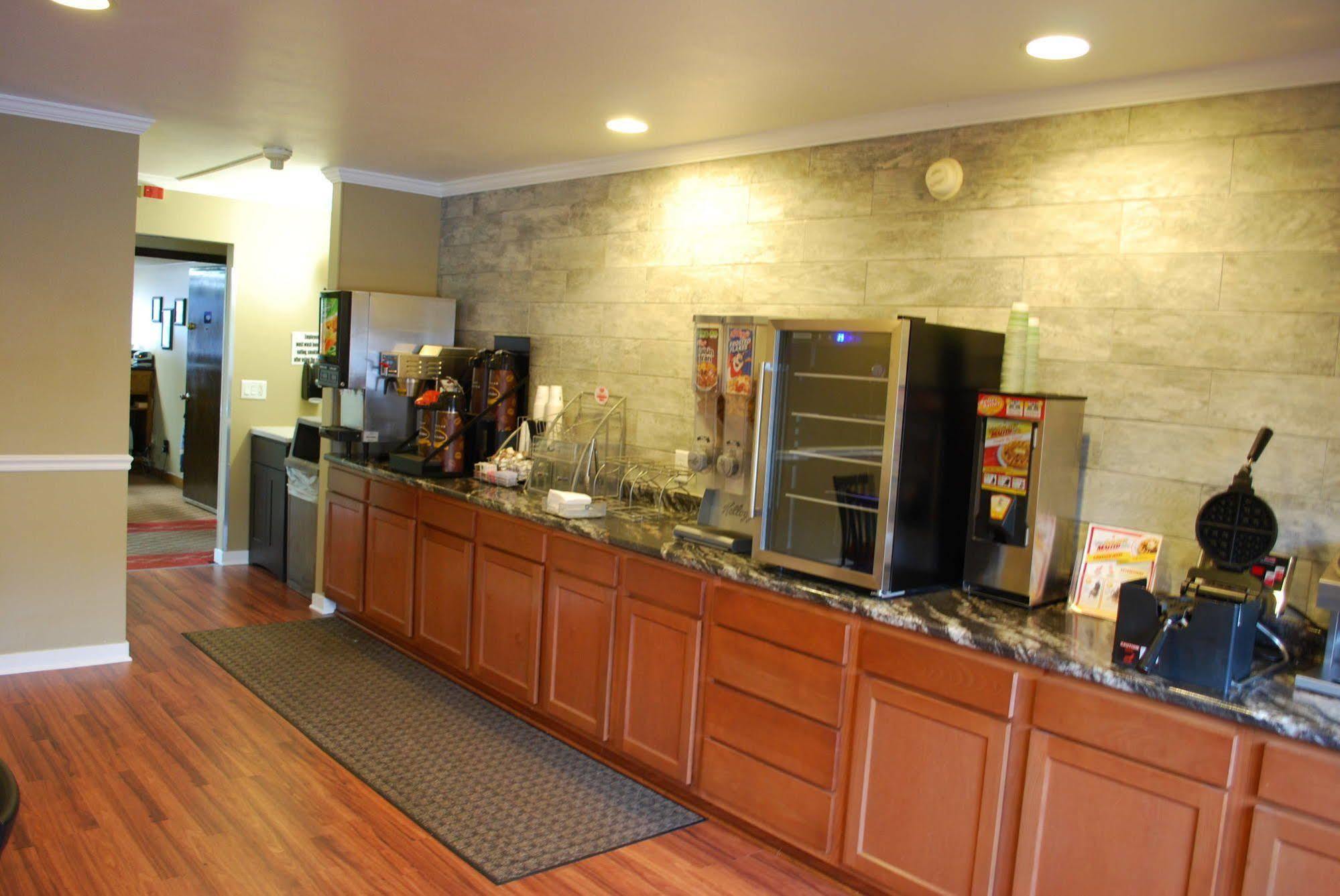 Hotel Super 8 By Wyndham Eau Claire Wi Exterior foto